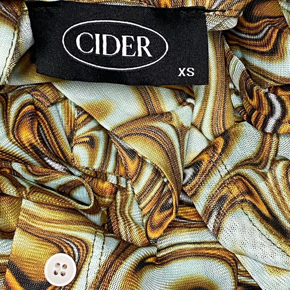 Cropped patterned button-up - Picture 9 of 9